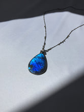 Load image into Gallery viewer, Swarm labradorite necklace - The Highlight Gallery