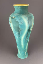 Load image into Gallery viewer, Heron Cutout Vase